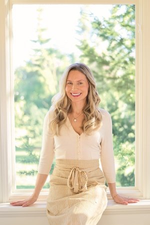 Photo of Angela Liddon